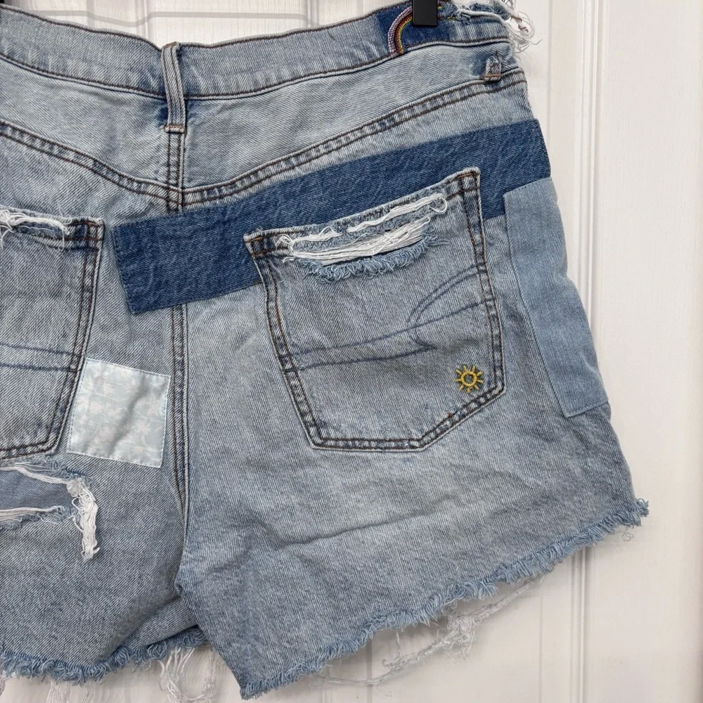 Light Wash Distressed Boyfriend Shorts | American Eagle Size 16 - Picture 10 of 12